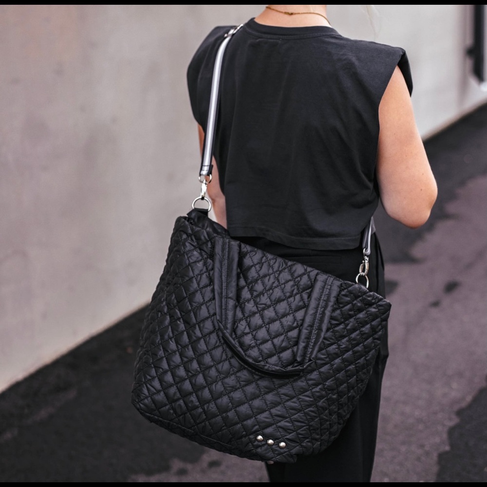QUILTED SOHO TOTE BAG IN BLACK WITH REMOVABLE WRISTLET POUCH - Picture 2 of 10